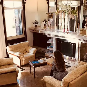 *** Bed & Breakfast La Maison Royale Bb Italia